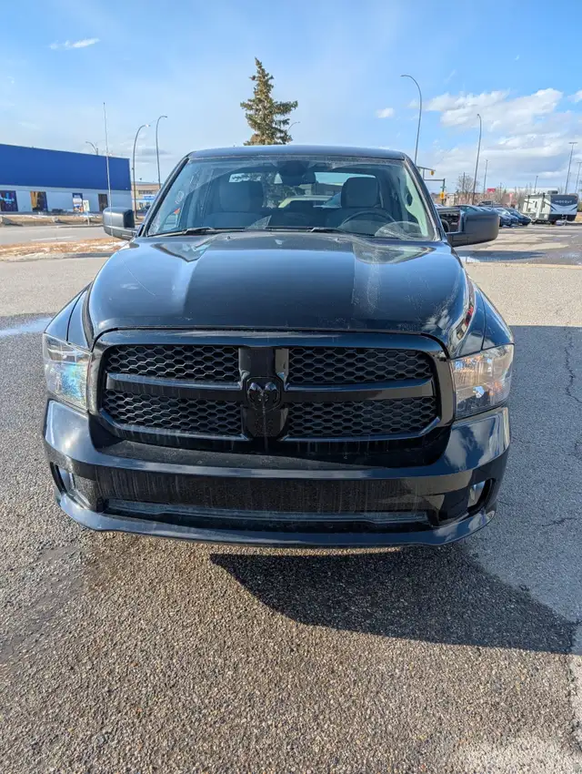 2023 Ram 1500 Classic Express 4x4 Crew Cab 5'7' Box