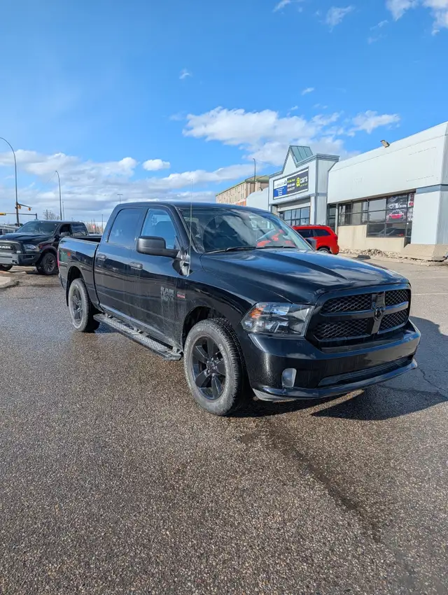 2023 Ram 1500 Classic Express 4x4 Crew Cab 5'7' Box - Photo 2