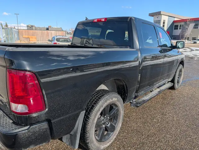 2023 Ram 1500 Classic Express 4x4 Crew Cab 5'7' Box - Photo 3