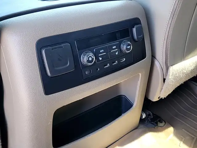 2017 Chevrolet Suburban Premier TRADE-IN | PREMIER PACKAGE |... - Photo 12