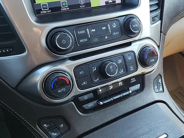 2017 Chevrolet Suburban Premier TRADE-IN | PREMIER PACKAGE |... - Photo 18