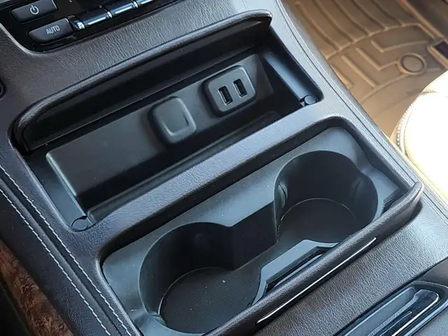 2017 Chevrolet Suburban Premier TRADE-IN | PREMIER PACKAGE |... - Photo 19