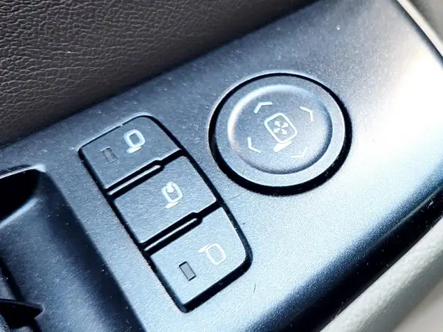 2017 Chevrolet Suburban Premier TRADE-IN | PREMIER PACKAGE |... - Photo 23