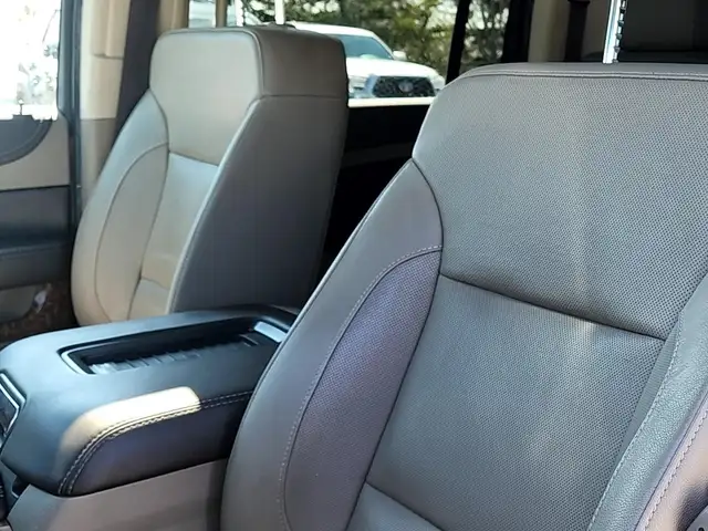 2017 Chevrolet Suburban Premier TRADE-IN | PREMIER PACKAGE |... - Photo 26