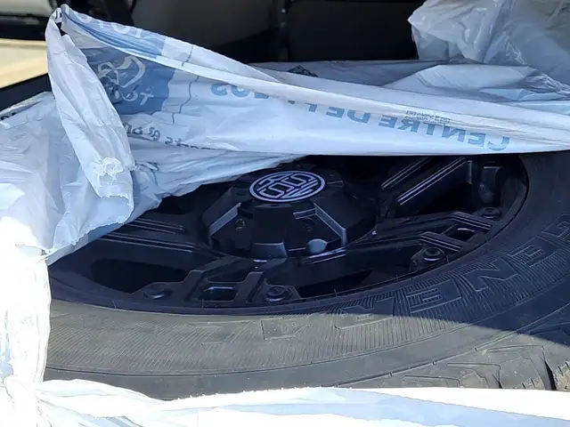 2017 Chevrolet Suburban Premier TRADE-IN | PREMIER PACKAGE |... - Photo 28