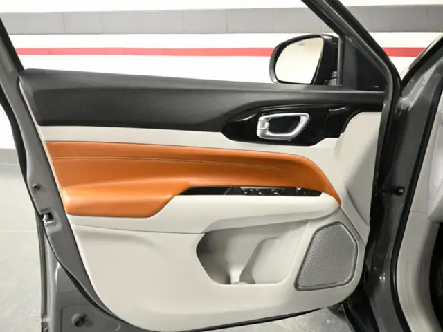 2022 Jeep Compass Limited No Accident Dual Tone Leather Heated S - Photo 11