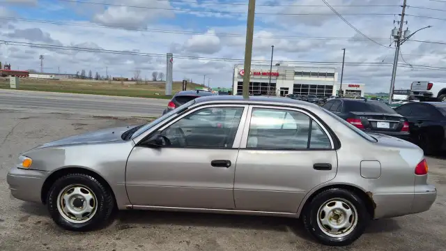 1998 Toyota Corolla LE, ONLY 111KMS, DRIVES GREAT, AS IS - Photo 2