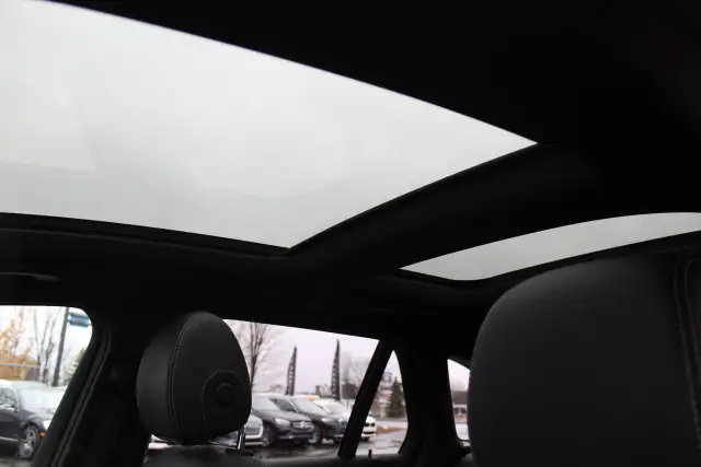 2019 Mercedes GLC 300 sport amg night pack, panoramic, mags 19'' - Photo 7