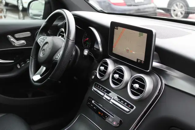 2019 Mercedes GLC 300 sport amg night pack, panoramic, mags 19'' - Photo 8