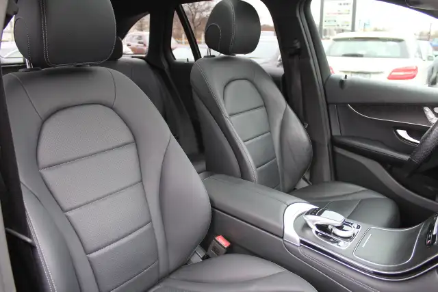 2019 Mercedes GLC 300 sport amg night pack, panoramic, mags 19'' - Photo 9