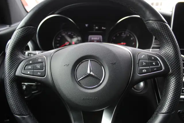 2019 Mercedes GLC 300 sport amg night pack, panoramic, mags 19'' - Photo 17