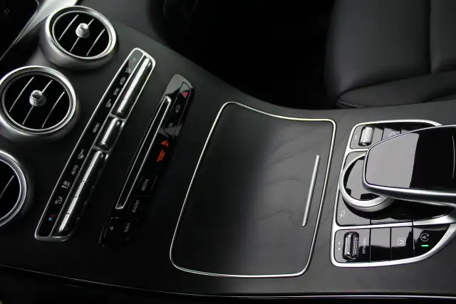 2019 Mercedes GLC 300 sport amg night pack, panoramic, mags 19'' - Photo 18