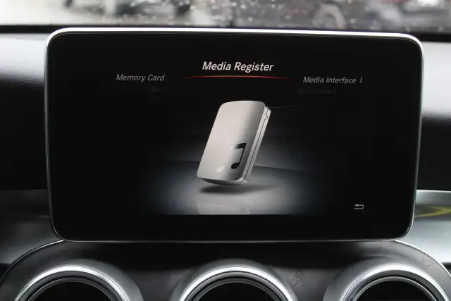 2019 Mercedes GLC 300 sport amg night pack, panoramic, mags 19'' - Photo 24