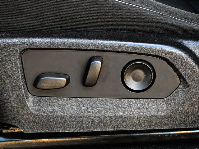 2024 GMC Canyon Elevation 2.7L - Photo 19