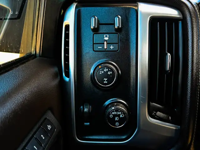 2015 GMC Sierra 2500HD SLT 6.0L - Photo 18