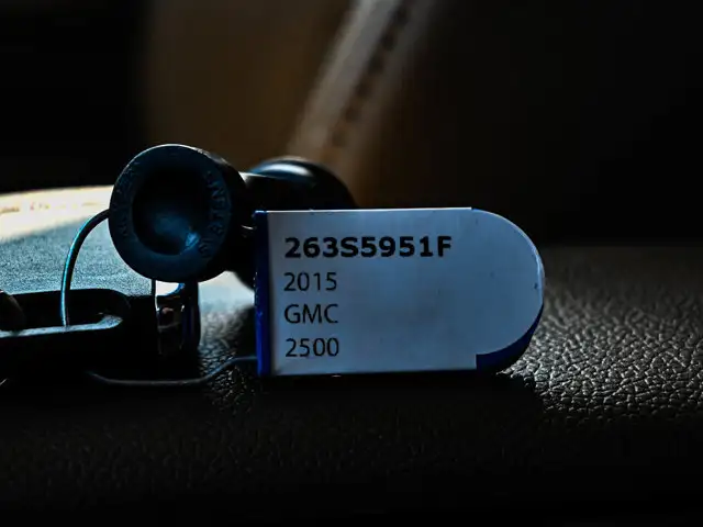 2015 GMC Sierra 2500HD SLT 6.0L - Photo 33