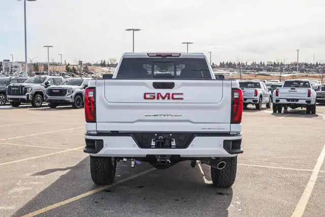 2026 GMC Sierra 3500HD Denali - Photo 7