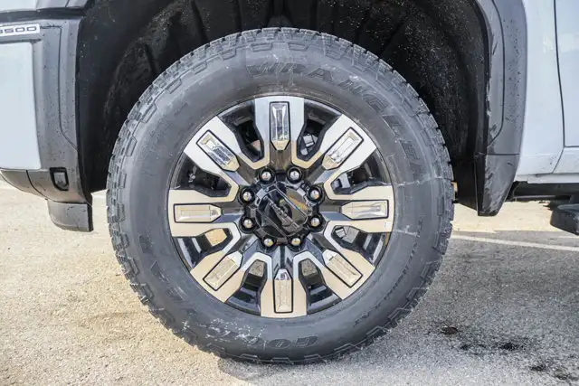 2026 GMC Sierra 3500HD Denali - Photo 13