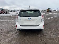 2017 Toyota Prius v - Photo 4