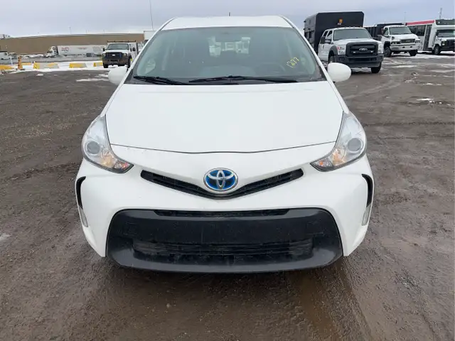 2017 Toyota Prius v - Photo 8
