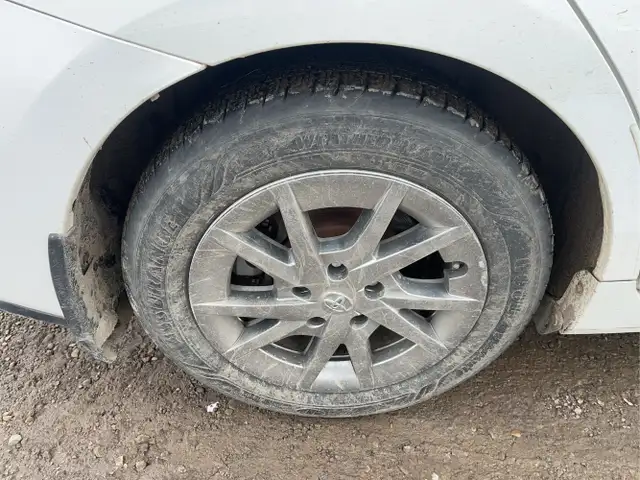 2017 Toyota Prius v - Photo 11