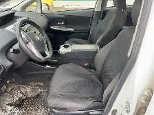 2017 Toyota Prius v - Photo 13