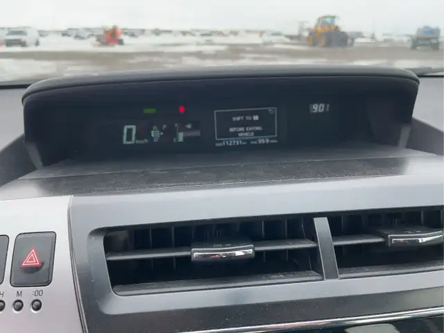 2017 Toyota Prius v - Photo 16