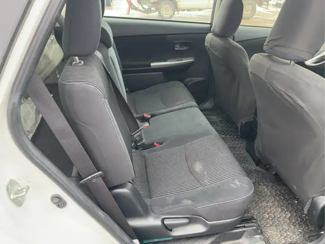 2017 Toyota Prius v - Photo 22