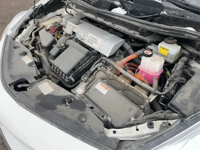 2017 Toyota Prius v - Photo 25