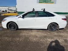 2017 Toyota Camry Hybrid - Photo 2