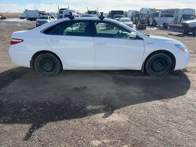 2017 Toyota Camry Hybrid - Photo 6