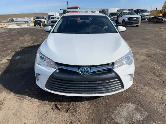 2017 Toyota Camry Hybrid - Photo 8