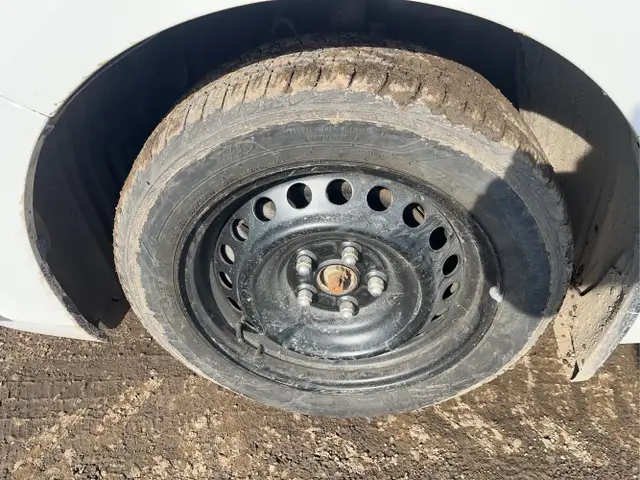 2017 Toyota Camry Hybrid - Photo 9