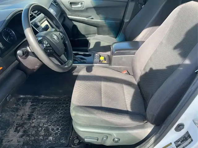 2017 Toyota Camry Hybrid - Photo 13