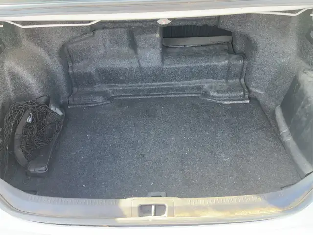 2017 Toyota Camry Hybrid - Photo 19