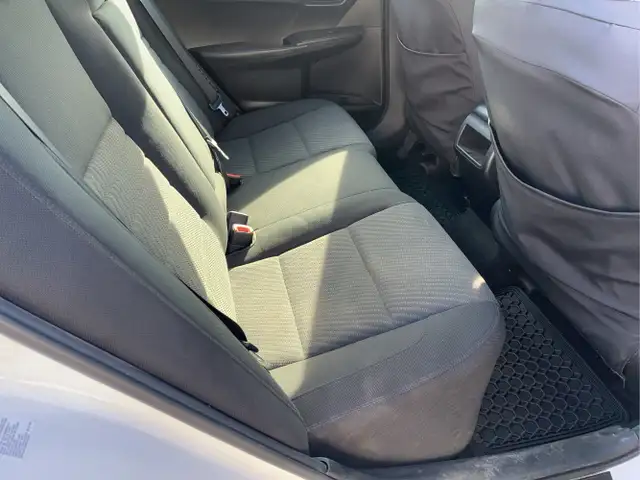 2017 Toyota Camry Hybrid - Photo 20