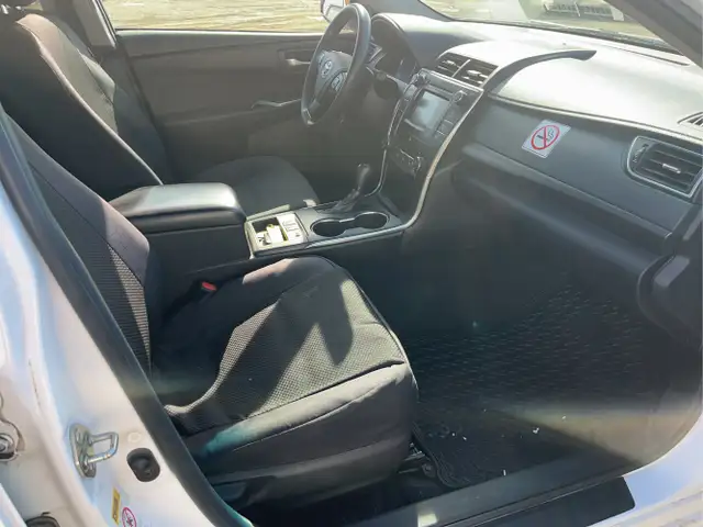 2017 Toyota Camry Hybrid - Photo 21