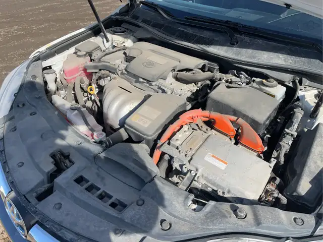 2017 Toyota Camry Hybrid - Photo 24