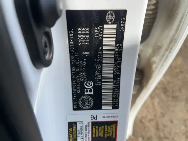 2017 Toyota Camry Hybrid - Photo 26