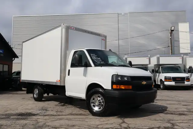 Chevrolet Express Cutaway 3500 CUBE 14 PIEDS ROUE SIMPLE / 6.6 L - Photo 4