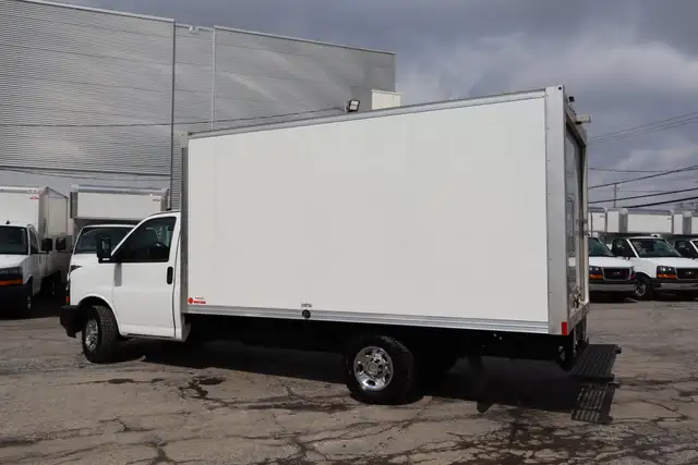 Chevrolet Express Cutaway 3500 CUBE 14 PIEDS ROUE SIMPLE / 6.6 L - Photo 5