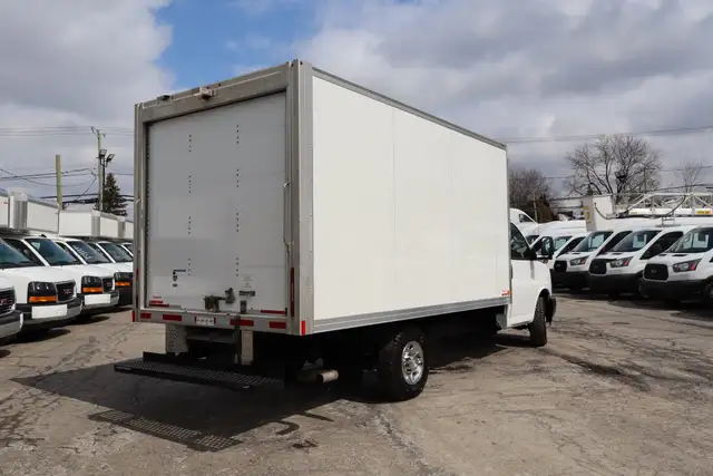 Chevrolet Express Cutaway 3500 CUBE 14 PIEDS ROUE SIMPLE / 6.6 L - Photo 6