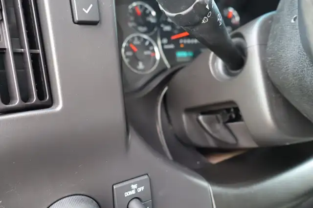 Chevrolet Express Cutaway 3500 CUBE 14 PIEDS ROUE SIMPLE / 6.6 L - Photo 11