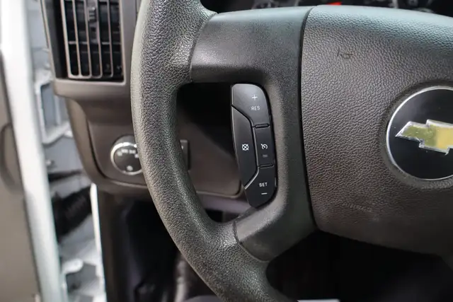 Chevrolet Express Cutaway 3500 CUBE 14 PIEDS ROUE SIMPLE / 6.6 L - Photo 12