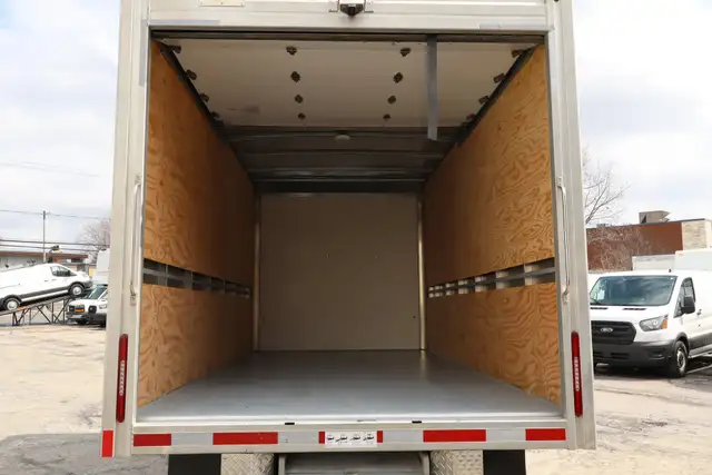 Chevrolet Express Cutaway 3500 CUBE 14 PIEDS ROUE SIMPLE / 6.6 L - Photo 15