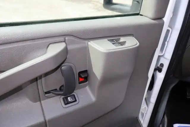 Chevrolet Express Cutaway 3500 CUBE 14 PIEDS ROUE SIMPLE / 6.6 L - Photo 20