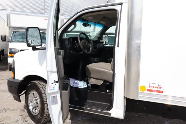 Chevrolet Express Cutaway 3500 CUBE 14 PIEDS ROUE SIMPLE / 6.6 L - Photo 21
