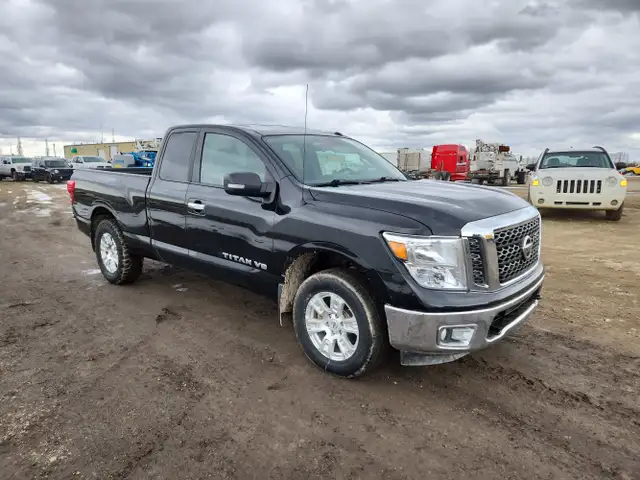 2018 Nissan Titan - Photo 2