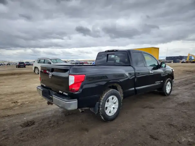 2018 Nissan Titan - Photo 4