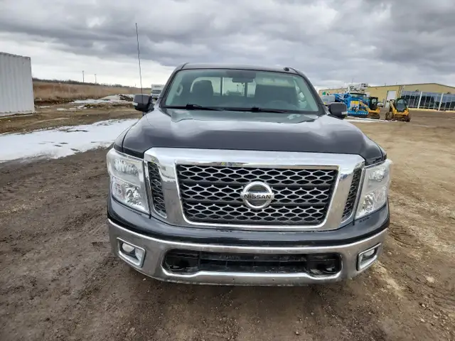 2018 Nissan Titan - Photo 8